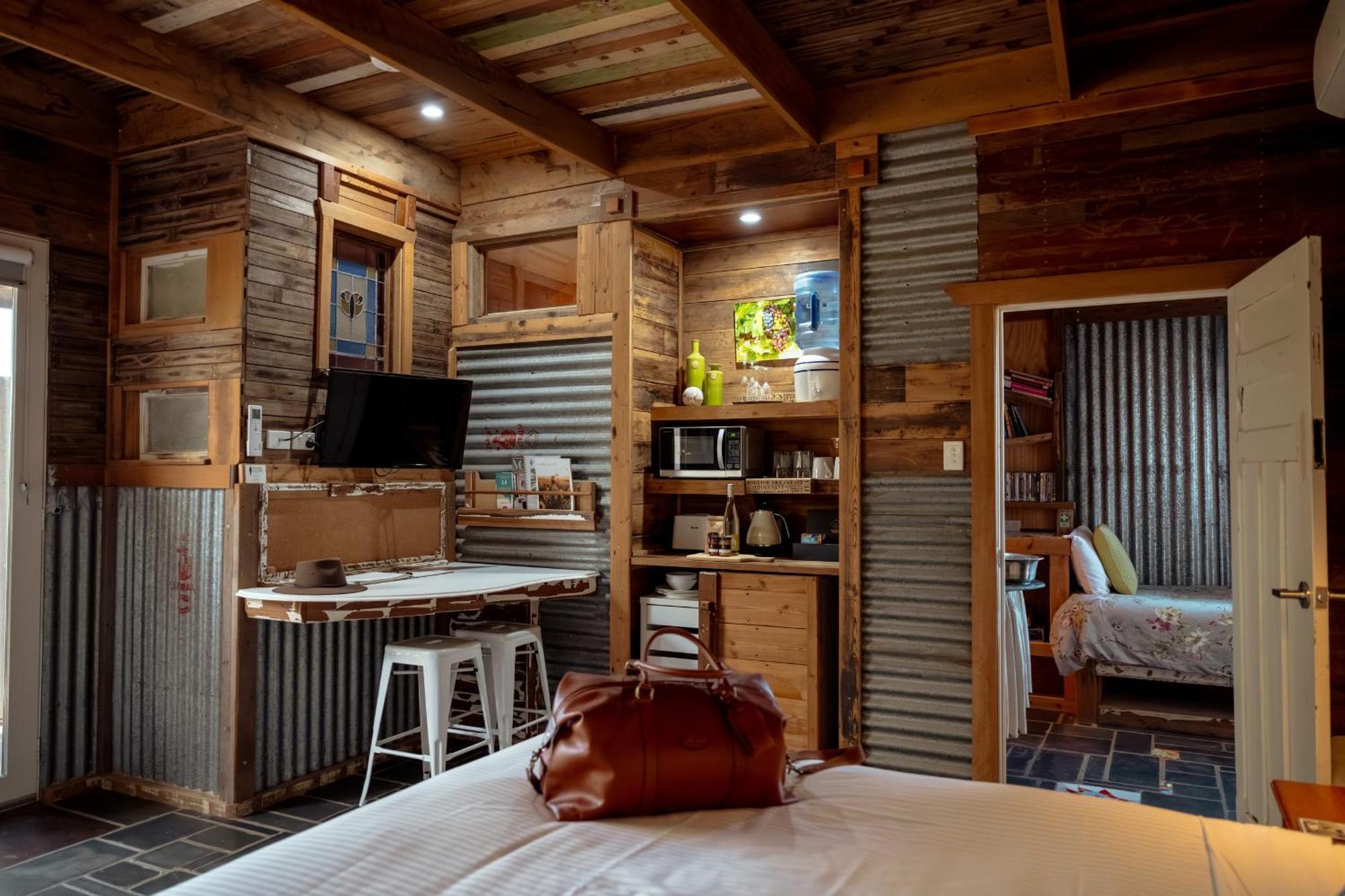 Bed In A Shed Vineyard Stay Watervale ภายนอก รูปภาพ